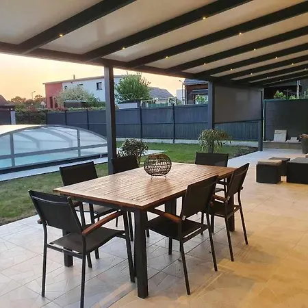 Aux Portes Du Circuit 住宿加早餐酒店 *