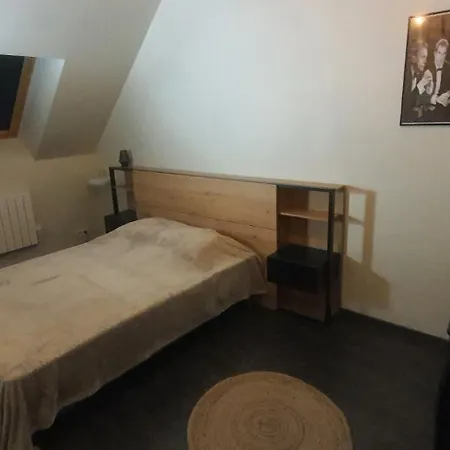 Aux Portes Du Circuit 住宿加早餐酒店 *